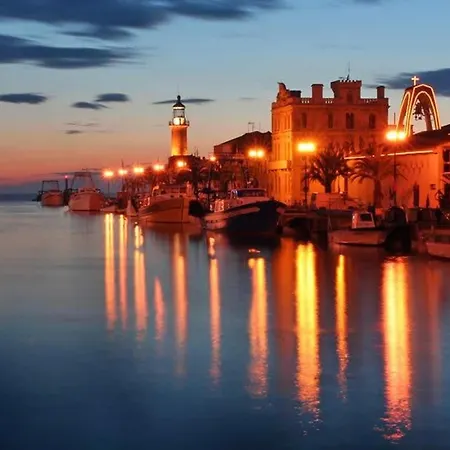 Climatise Pour 4 Pers A 350m De La Avec Parking - Fr-1-307-222 Le Grau-du-Roi