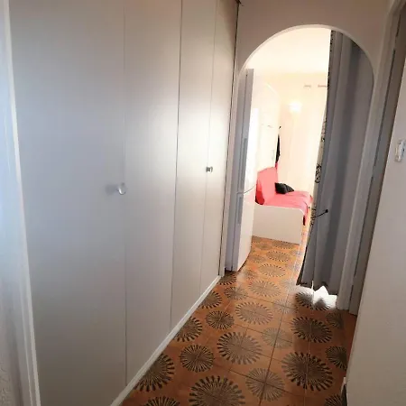 Apartment Grand Climatise Pour 4 Personnes Avec Parking, A 350m De La Au Grau-du-roi - Fr-1-307-222