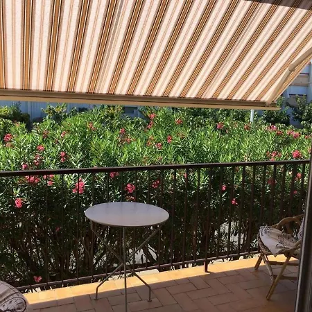 Grand Climatise Pour 4 Personnes Avec Parking, A 350m De La Au Grau-du-roi - Fr-1-307-222 Apartment