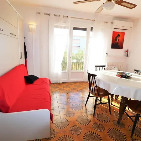 Apartment Grand Climatise Pour 4 Personnes Avec Parking, A 350m De La Au Grau-du-roi - Fr-1-307-222 *