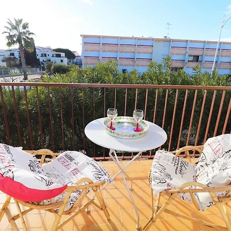 Grand Climatise Pour 4 Personnes Avec Parking, A 350m De La Au Grau-du-roi - Fr-1-307-222 Apartment Le Grau-du-Roi